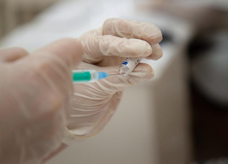 Сотрудников «Тяжмаша» вакцинируют от коронавируса в прививочном пункте прямо на заводе 