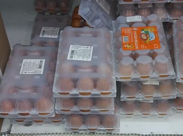 В Минпромторге нашли объяснение взлетевшим ценам на куриные яйца, однако, как оказалось, их и так продают ниже закупочной цены