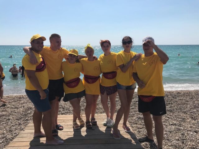 Студенты СПК отправились в Крым работать на инклюзивном пляже