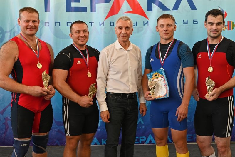Тяжелоатлеты Сызрани на региональном турнире завоевали 14 медалей, 7 из которых – золотые