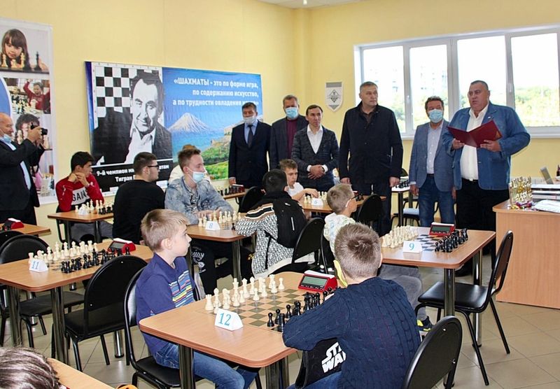 На открытии шахматного центра в Сызрани вручили подарок от чемпиона мира Анатолия Карпова