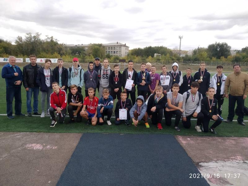 В Октябрьске юные футболисты почтили память учителя физкультуры сражением в турнире