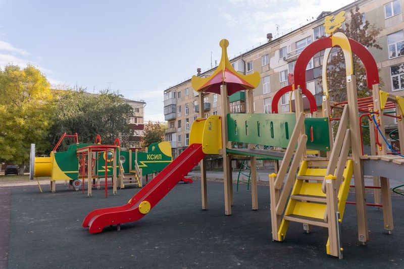 Дизайн выдержан в военном стиле: в Сызрани появилась новая детская площадка