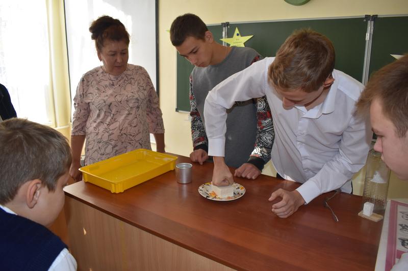 Трудные подростки из спецшколы заняли место учителей, поговорили о любви и Михаиле Ефремове 