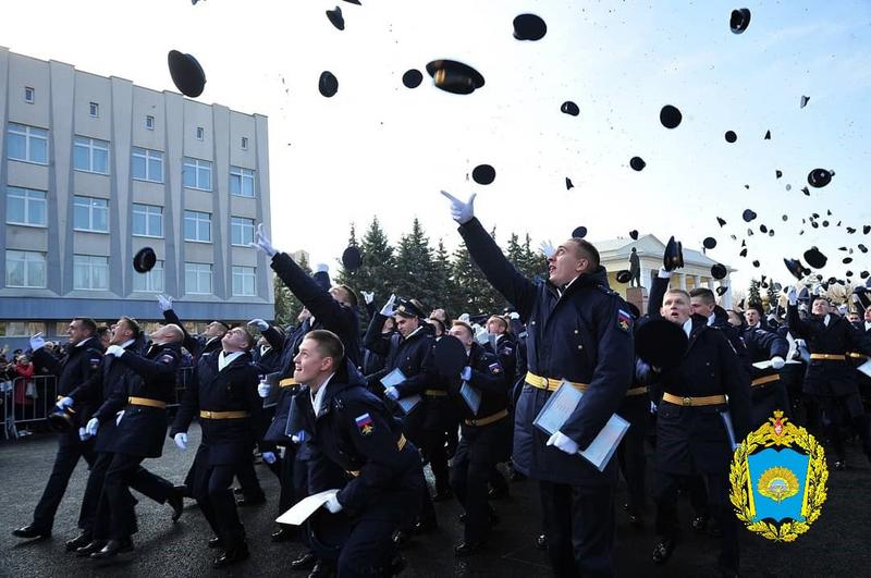 На днях почти 300 выпускников СВВАУЛ получат офицерские погоны 