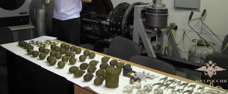 Минометные снаряды, 44 гранаты и другое оружие было найдено в гараже в Самарской области 