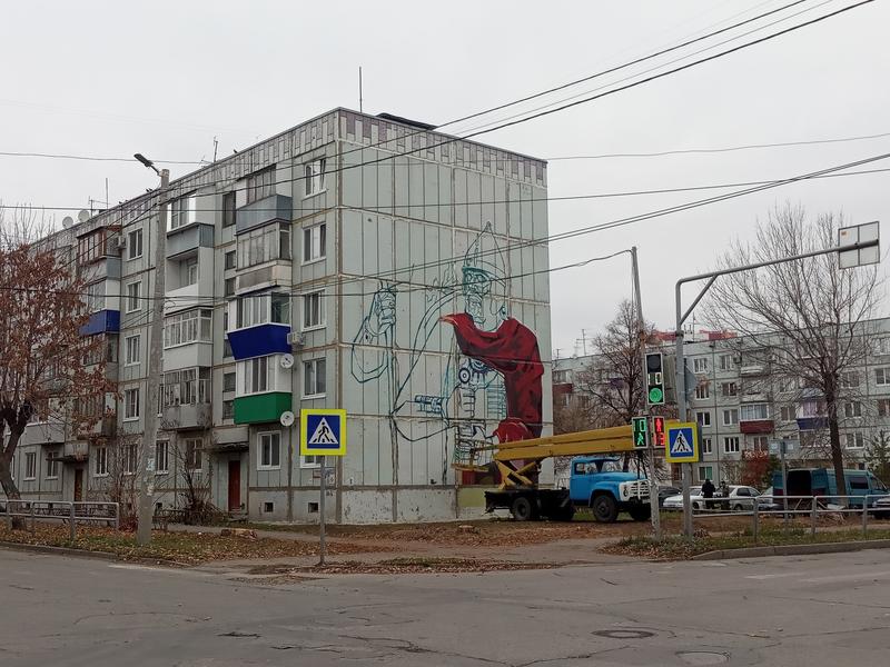 В центре Сызрани начата работа над муралом: художники создают образ  русского национального героя