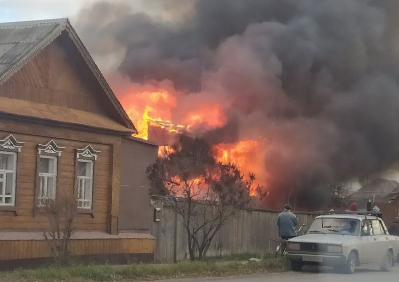 Установлена причина крупного пожара в Сызрани, где пострадали два дома и погиб ребенок