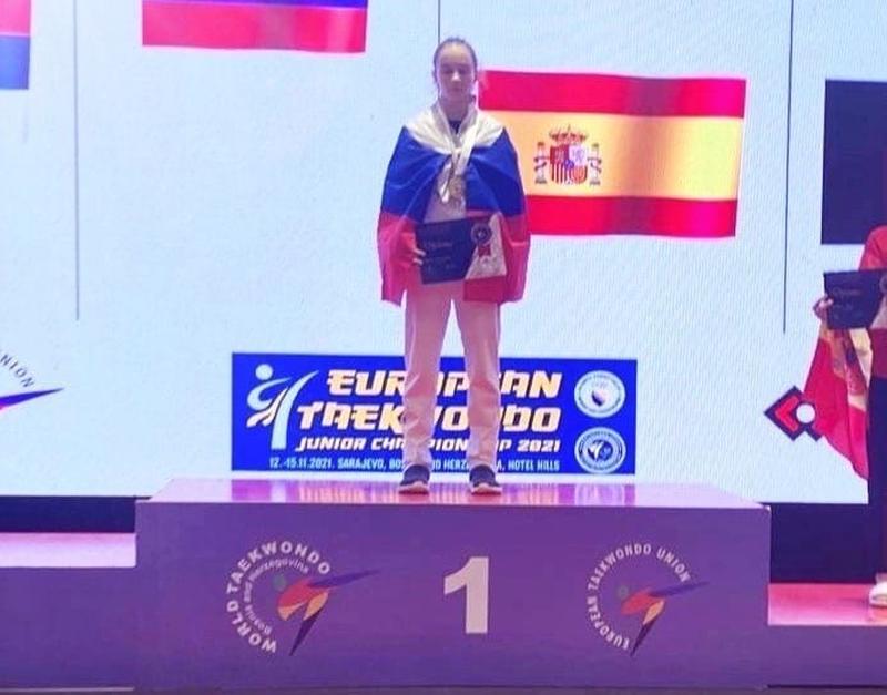 Алиса Ангелова из Сызрани взошла на пьедестал Первенства Европы с российским флагом 