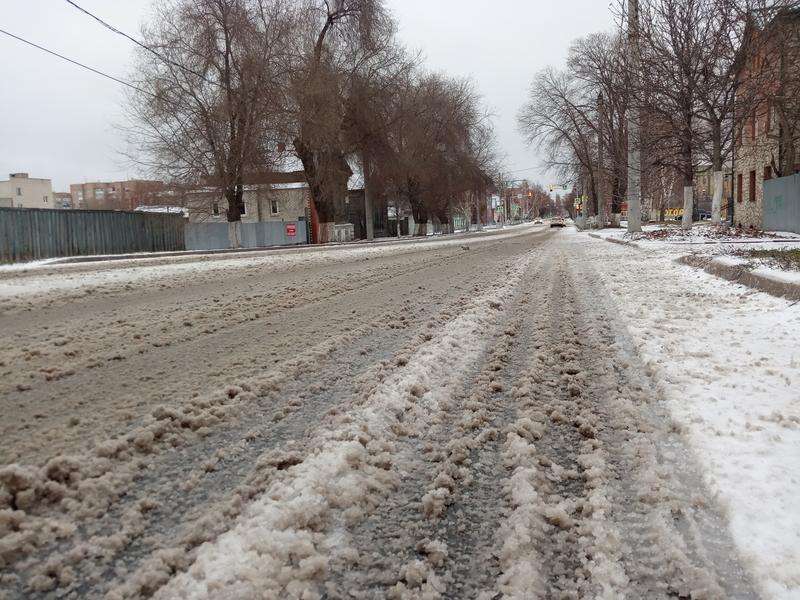 Выпавший снег превратился в кашу на дорогах Сызрани