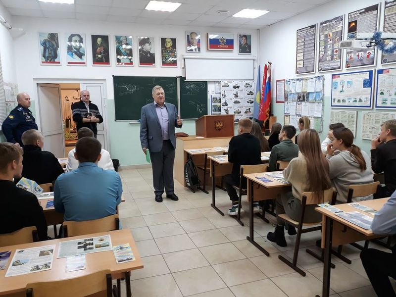 В ходе встречи с представителями комиссариата 11-классники Сызрани изъявили желание поступить в военные училища