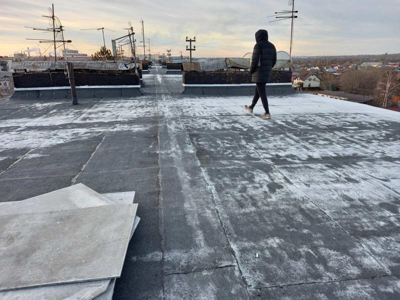 В Сызрани подрядчик попытался сдать отремонтированную крышу без водостока, но ничего не вышло