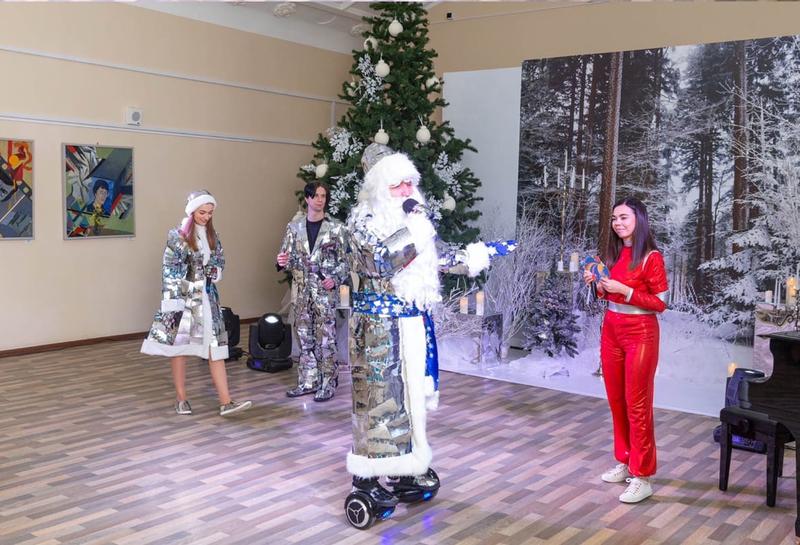Танцы, подарки и Дед Мороз на гироскутере: в Сызрани наградили одаренных детей