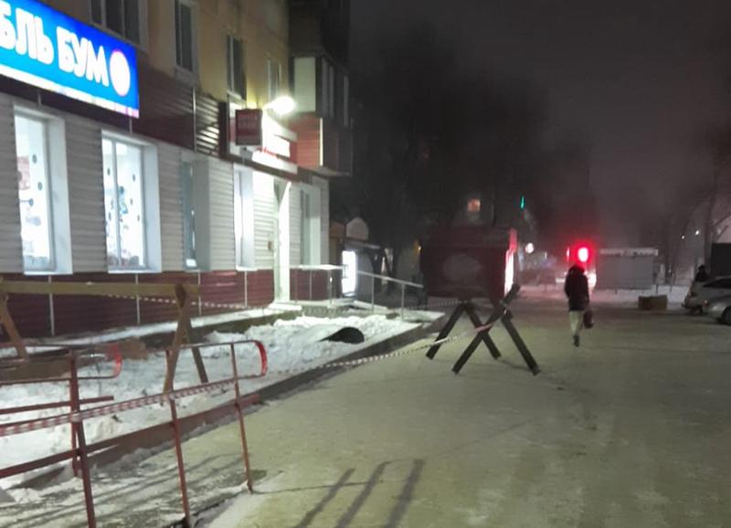 Прохожие в районе ЗТМ Сызрани сегодня чудом не пострадали: что натворил ветер
