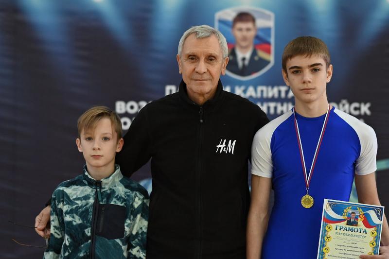 Сызранские штангисты взяли 8 наград на турнире по тяжелой атлетике