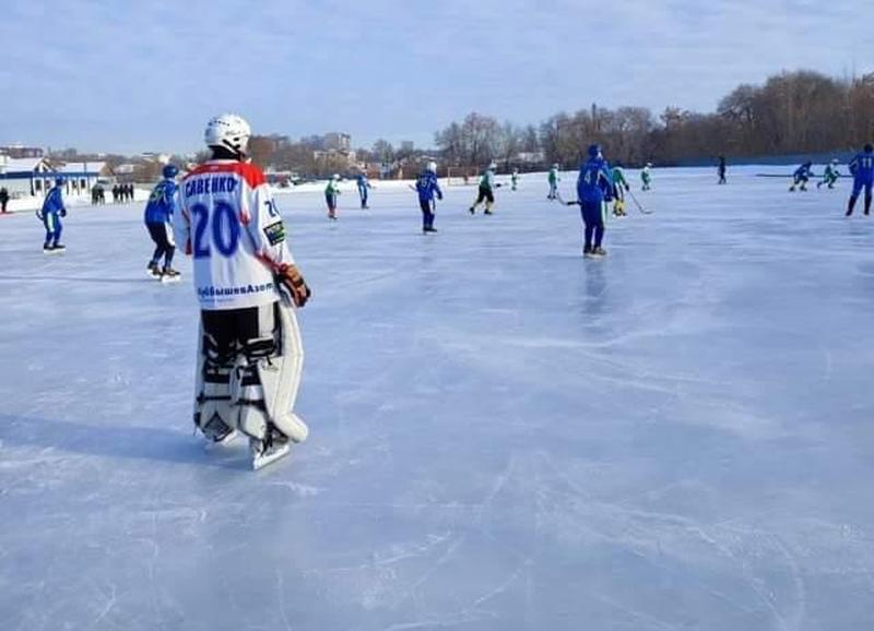 Призовой фонд получит сильнейший: в Сызрани проходит первый круг городского чемпионата по хоккею с мячом, завтра - две интересные игры