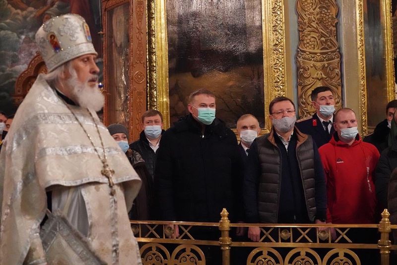 Губернатор Самарской области устроил сызранцам сюрприз, приехав на рождественскую службу в Казанский кафедральный собор