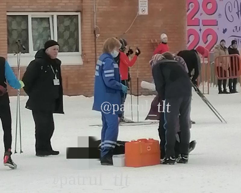 Трагедия на лыжной базе: прямо на улице упал и умер мужчина