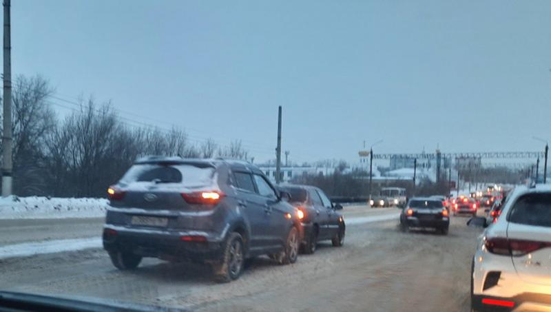 В Сызрани автомобилистам пришлось понервничать из-за нескольких утренних ДТП