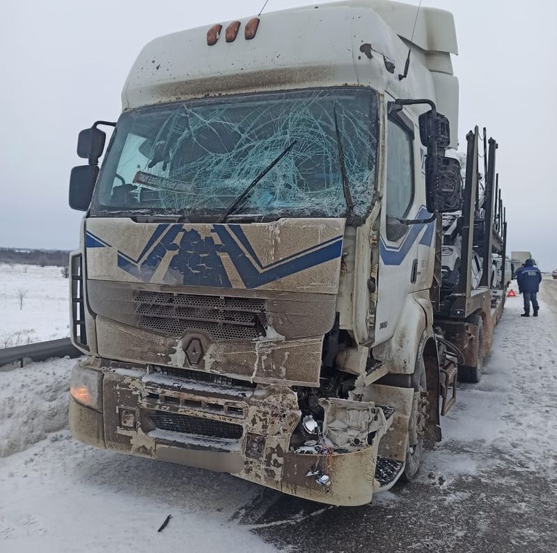 Под Сызранью произошло очередное смертельное ДТП - погиб водитель автомобиля УАЗ, пассажир госпитализирован