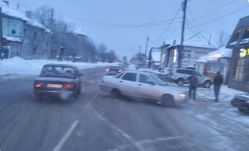 В Сызрани из-за ДТП затруднено движение по улице Рабочей