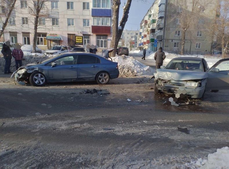 В столкновении двух легковушек в Сызрани пострадала женщина-водитель