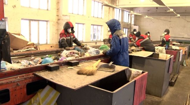 На мусоросортировочном заводе в Сызрани нашли важные документы, которые едва не отправили в переработку