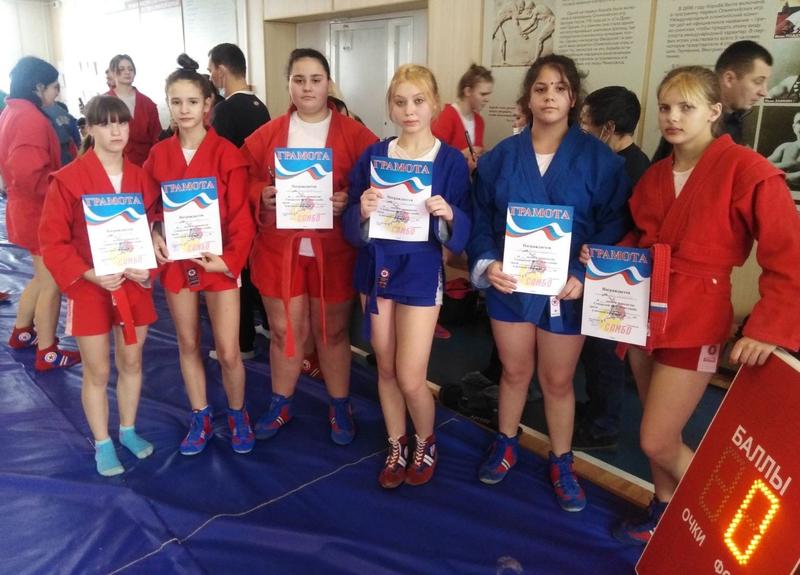 Самбисты сызранской спортшколы взяли семь медалей областного Первенства