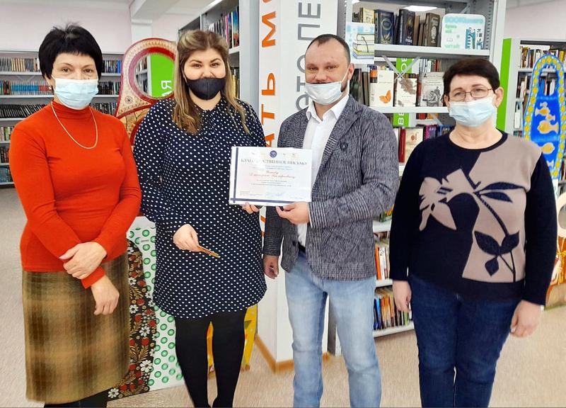 Полсотни книг приняла в подарок библиотека Сызрани, к акции присоединились и депутаты