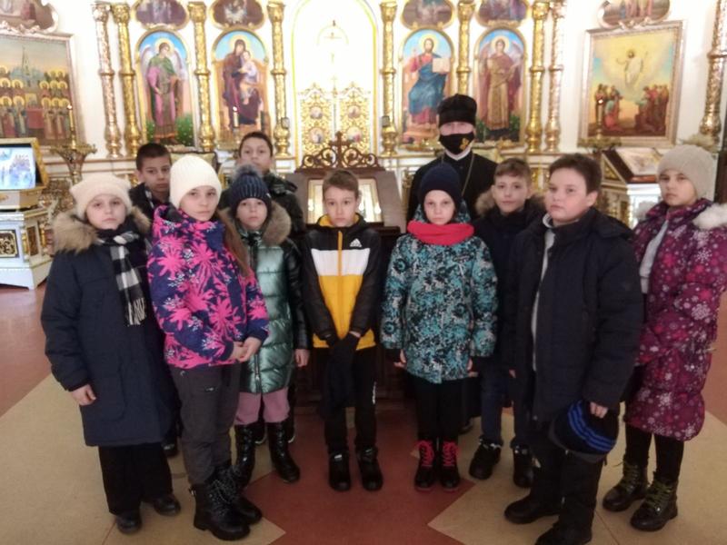 Сегодня в сызранском монастыре принимали дорогих гостей: ребята узнали много нового и получили благословение наместника