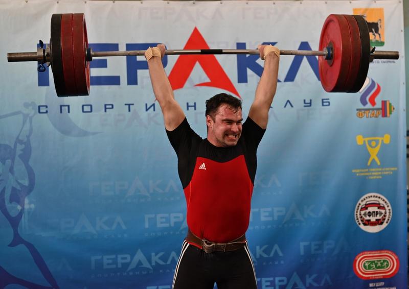 Сергей Етриванов стал обладателем Кубка Фёдора Дейса, победив тяжелоатлетов из Пензы, Кузнецка и Сызрани