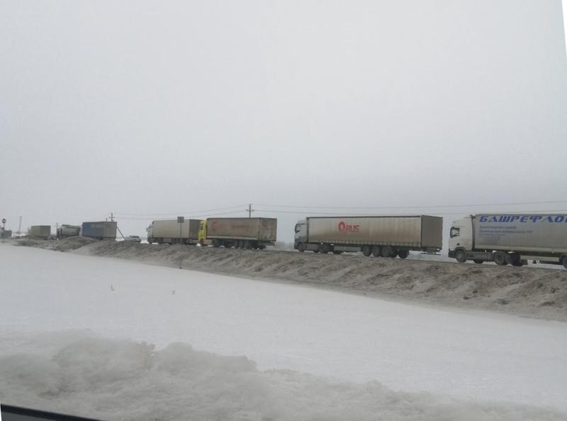 На трассе М-5 «Урал» под Сызранью растет большая пробка из-за серьезного ДТП