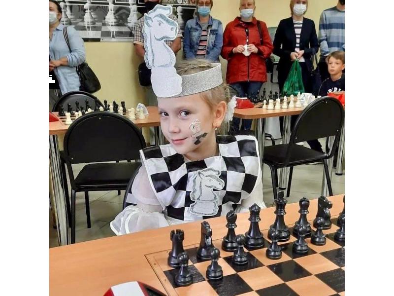 Первая шахматная корона Елены Барановой: школьница из Сызрани стала призером областных соревнований