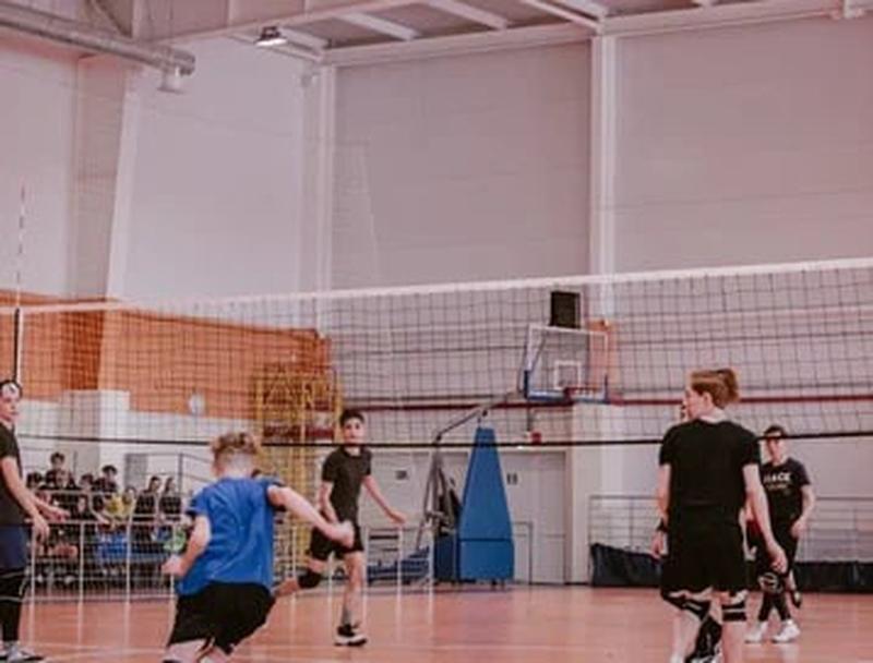 «Ребята ни разу не видели такой игры!» Активисты Молодежного парламента организовали в Сызрани волейбольный турнир