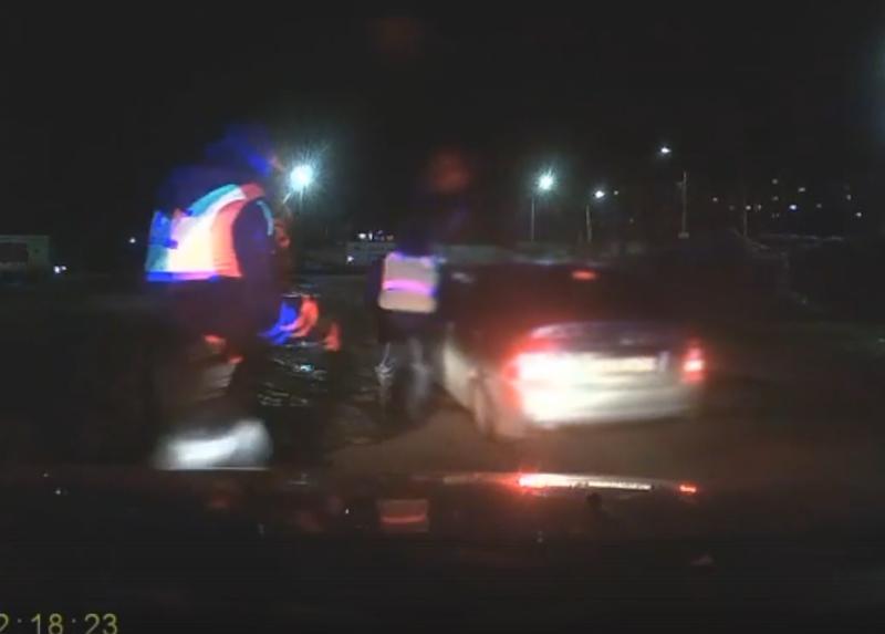 «Гони!» В Сызрани молодой водитель сначала выписывал «кренделя» на дороге, а потом попытался скрыться от полиции