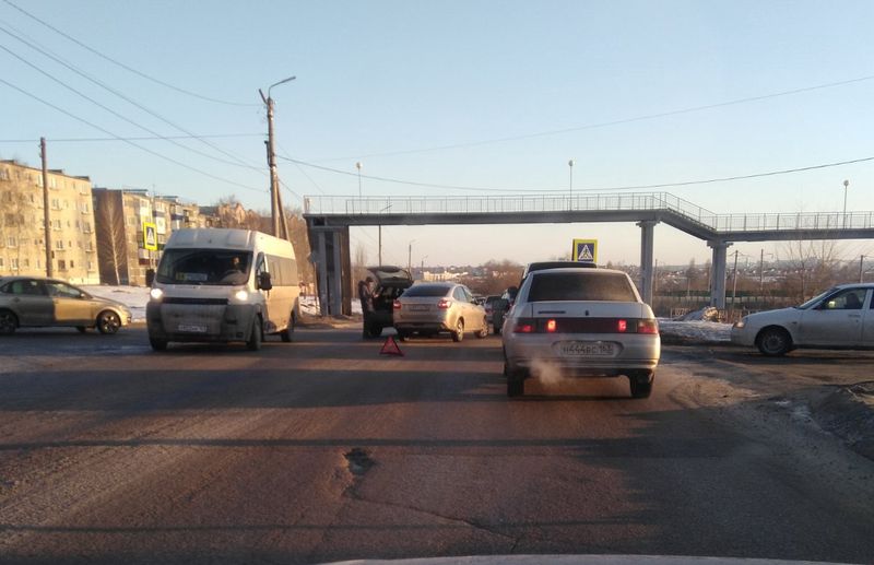 Утренняя авария спровоцировала пробку на одной из автодорог Сызрани