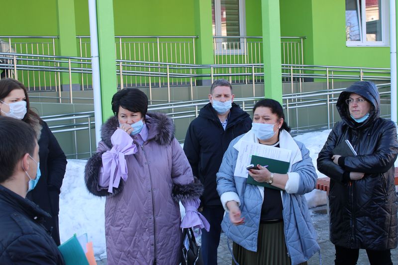 Парламентарии Сызрани после визита в поликлинику в районе «Тяжмаша» решили обратиться в губернскую думу и правительство области