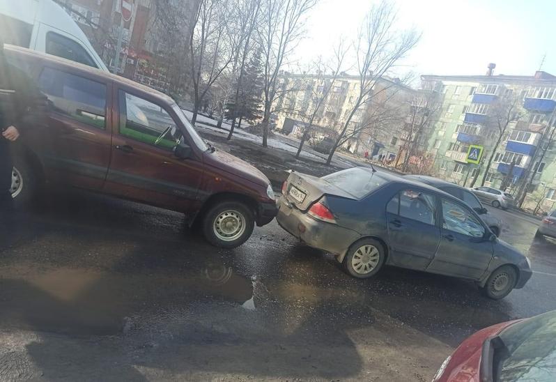 Девочка пострадала в столкновении автомобилей в Сызрани: в иномарку мамы въехал автомобиль рассеянного водителя