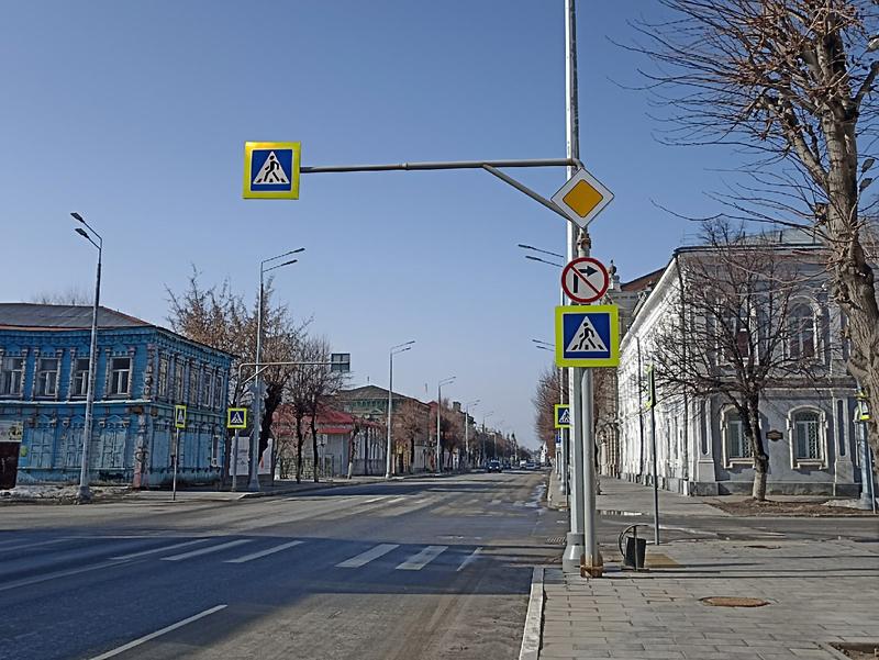 На улице Советской за 2 млн рублей поменяют «нависающие» знаки «Пешеходный переход»