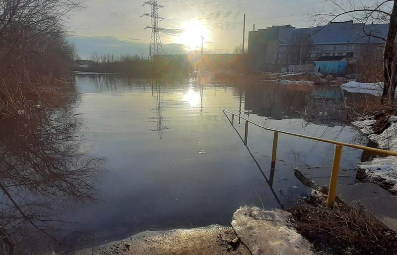 Паводок добрался до жилых районов - в Сызрани подтоплено пять домов