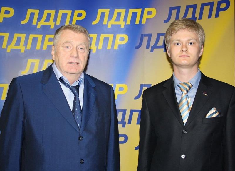 На встречах с Жириновским люди стояли в проходах зала и даже на улице: экс-депутат из Сызрани рассказал, каким был вождь