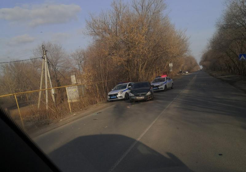 Две легковушки «догнались» на улице Хвалынской: на месте работает ГИБДД