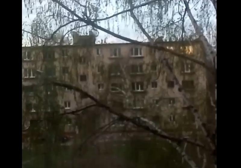 Мальчишки устроили опасные догонялки на крыше сызранской многоэтажки: видео