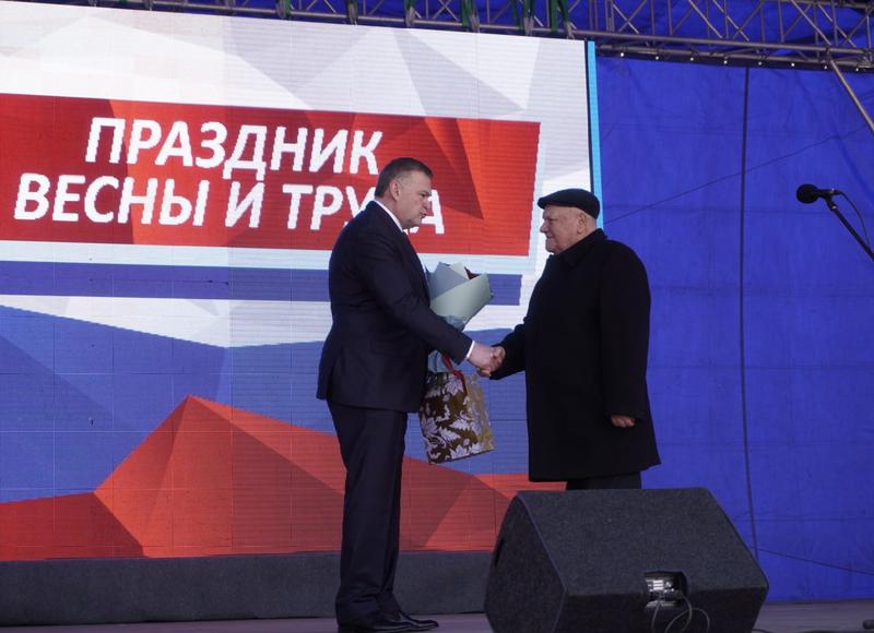 Уникальный строитель страны Андрей Кондратьев принимал поздравления с Первомаем вместе с жителями Сызрани