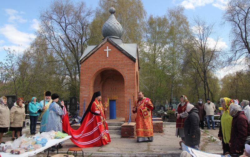 Епископ Леонтий посетил кладбище «Фомкин сад», где совершил панихиду