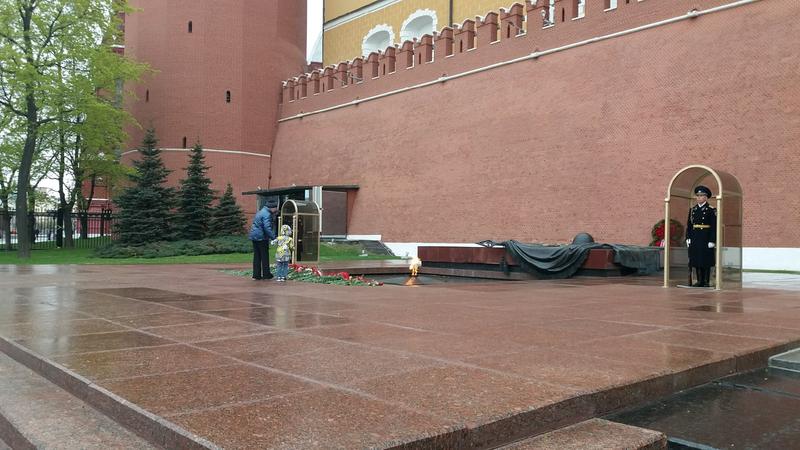 Самый главный Вечный огонь у самой главной площади страны
