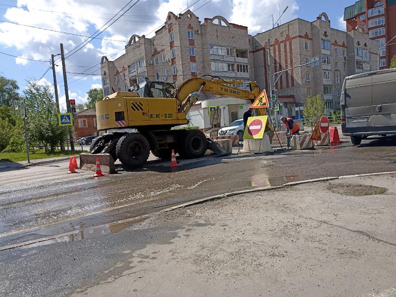 Бетонные блоки в центре Сызрани мешают автомобилистам, но придется потерпеть