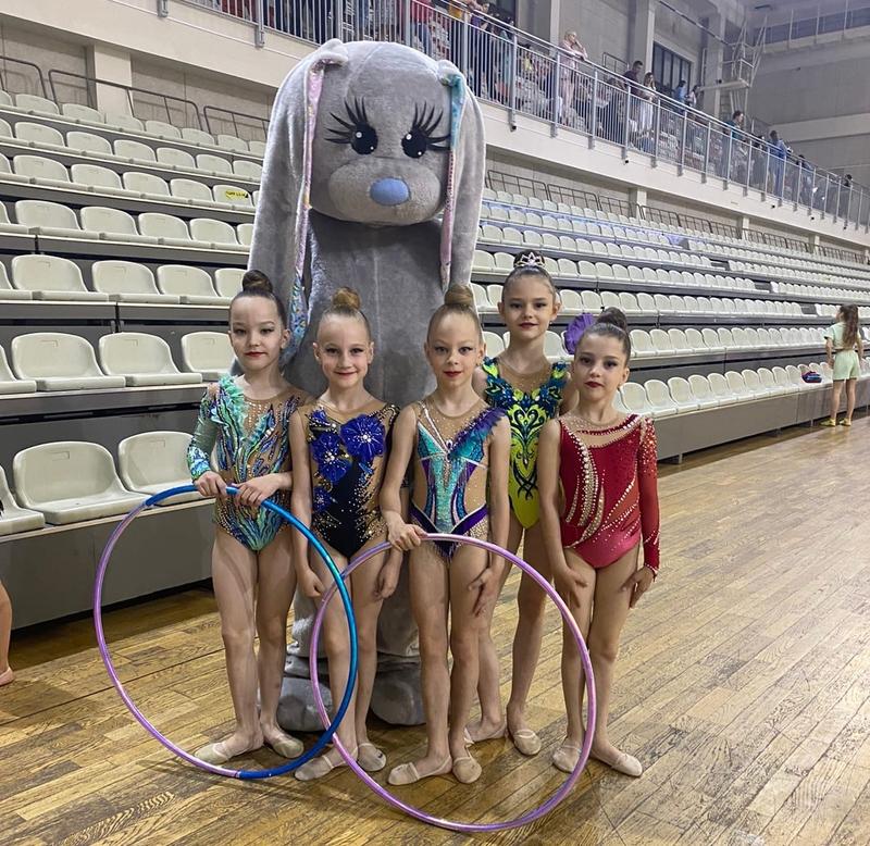 Юные гимнастки из Сызрани успешно выступили в гимнастаде: видео