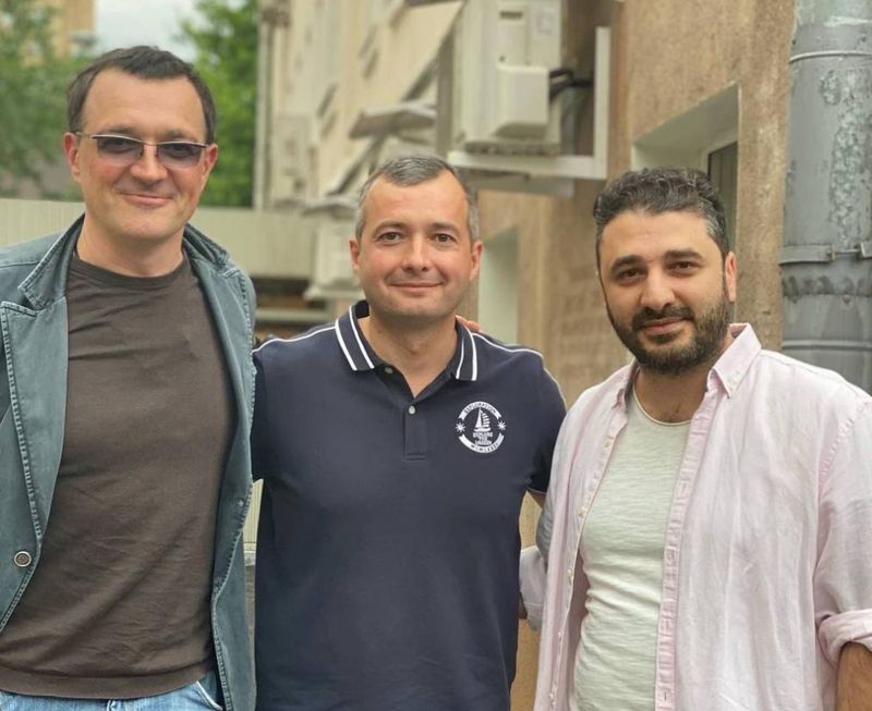 Пилота Дамира Юсупова сыграет Егор Бероев - перед началом съемок фильма «На солнце, вдоль рядов кукурузы» они встретились