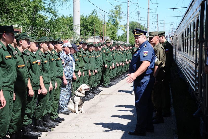 К спецоперации на Украине привлекать не будут: военный комиссар сообщил, куда из Сызрани отправили 150 призывников